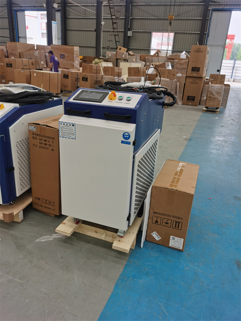 Industrial Laser Paint Removal - 6000W High-Power Continuous Laser Cleaning Machine